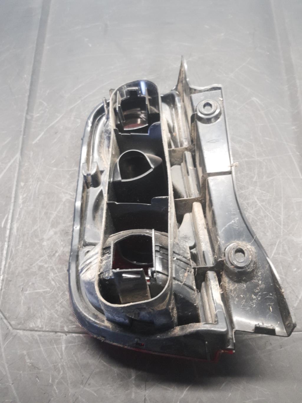 Fanale posteriore principale destro (luci) NISSAN MICRA 3 PHASE 1 Diésel - 1