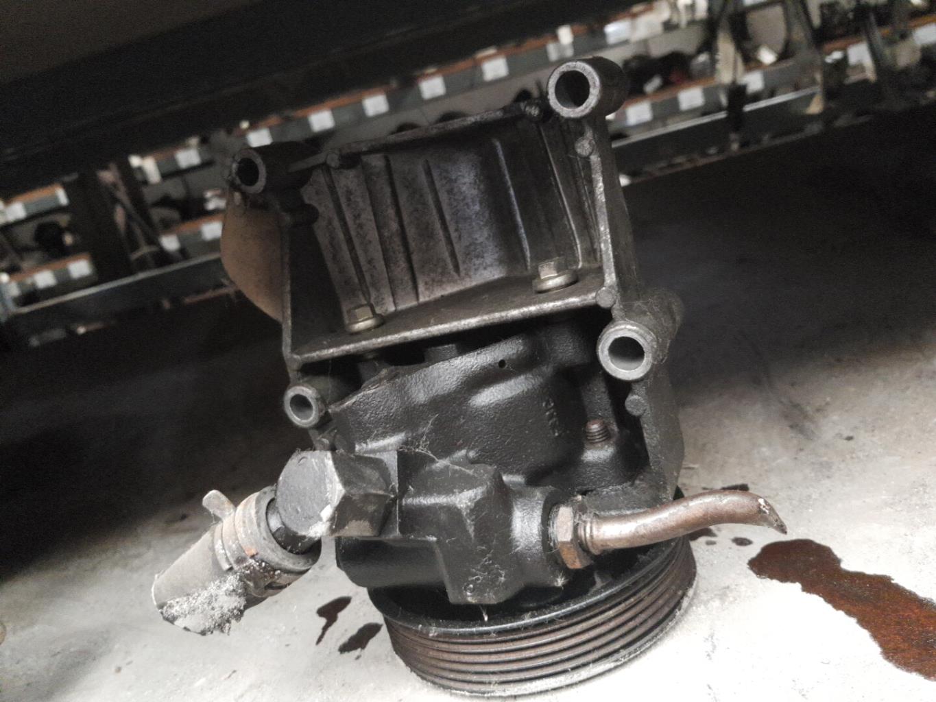 Pompe de direction FORD FIESTA 4 PHASE 1 Essence - 1