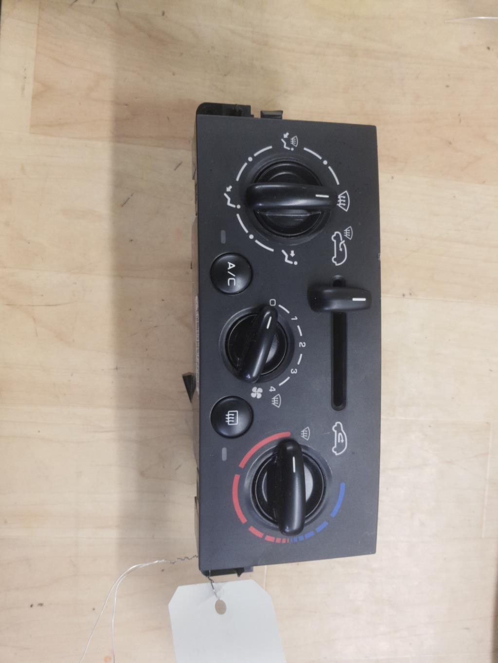 Commande chauffage PEUGEOT 207 PHASE 1 Essence - 1
