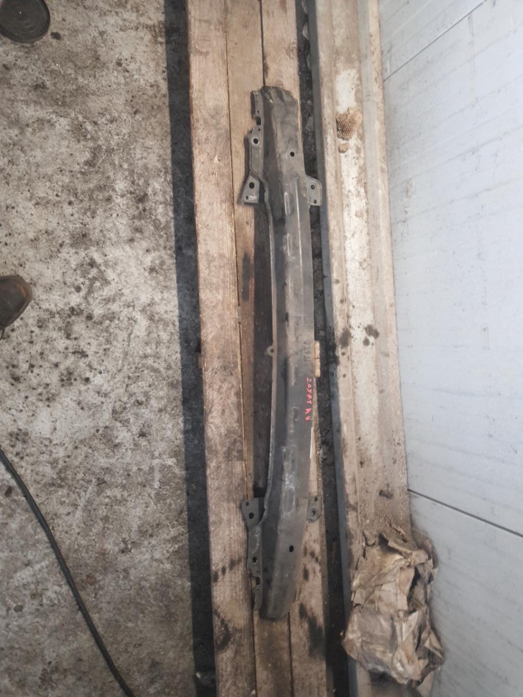 Traversa rinforzo paraurti anteriore VOLKSWAGEN GOLF 4 Gasolina - 1