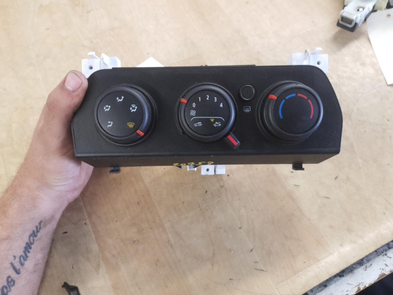 Commande chauffage DACIA SANDERO 3 STEPWAY Essence/GPL/Hybride - 1