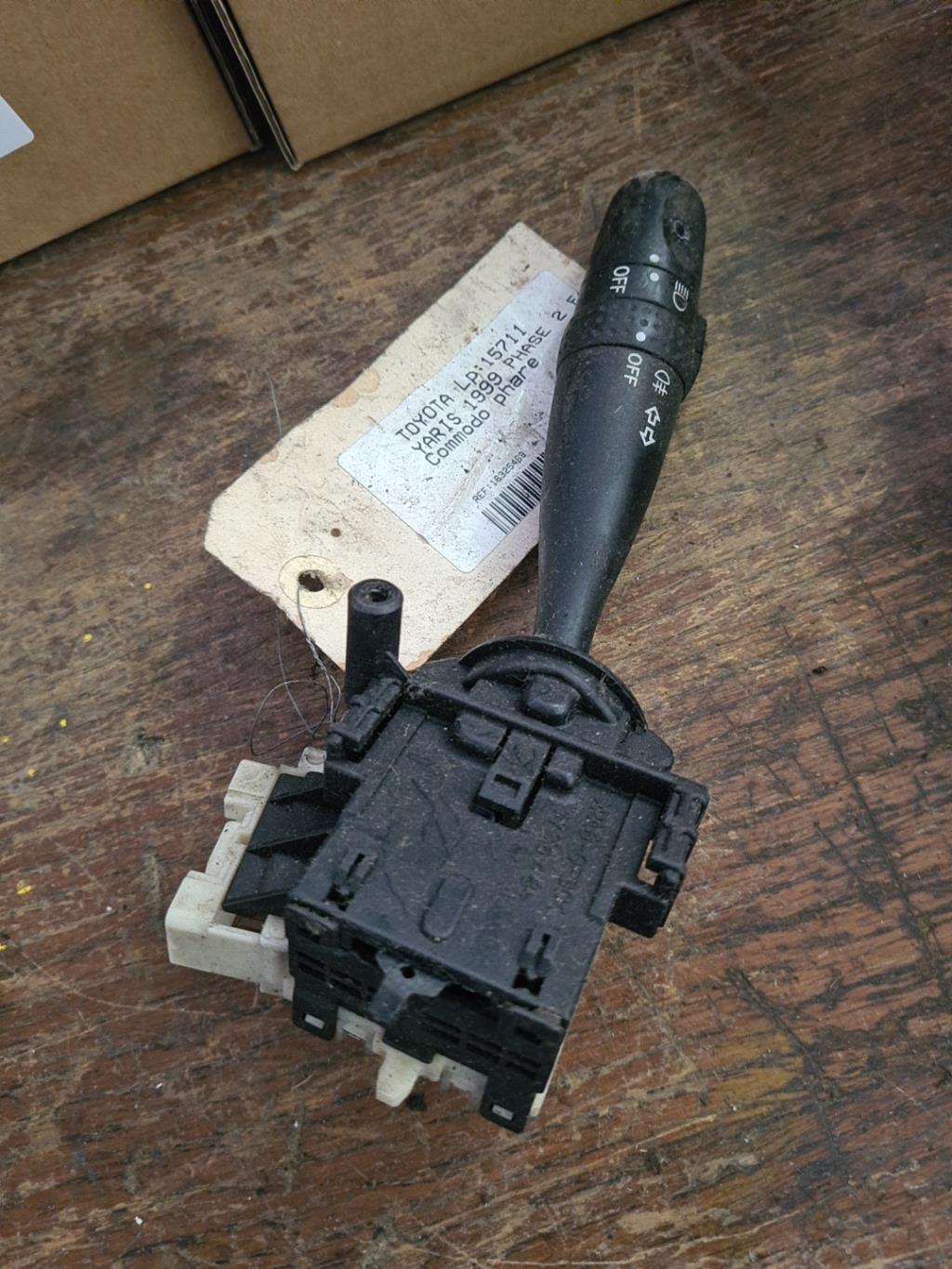 Commodo phare TOYOTA YARIS 1 PHASE 1 Essence - 1