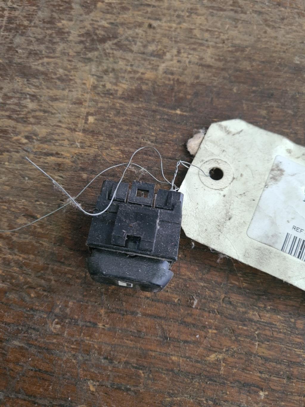 Interruttore lavacristalli posteriore sinistro PEUGEOT 605 PHASE 2 Diésel - 1