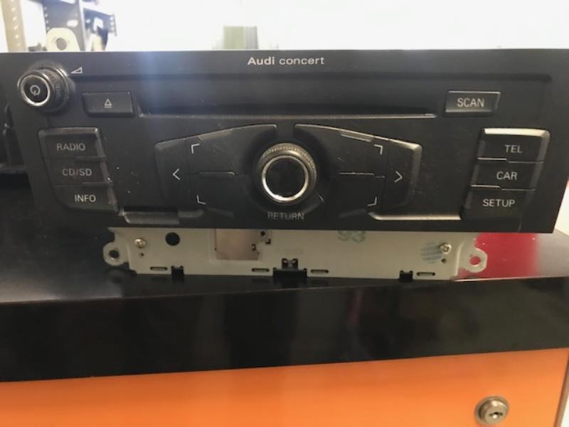 Autoradio d'origine AUDI A4 3 PHASE 1 Diesel - 1