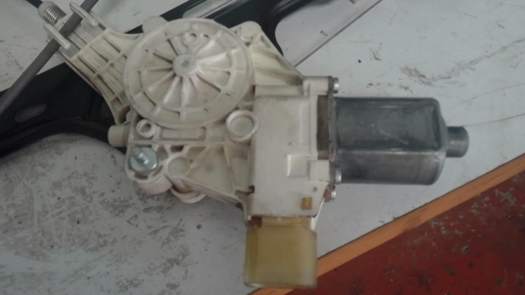 Mecanisme de leve vitre electrique avant droit - 38317790 - BMW SERIE 1 E87 PHASE 2