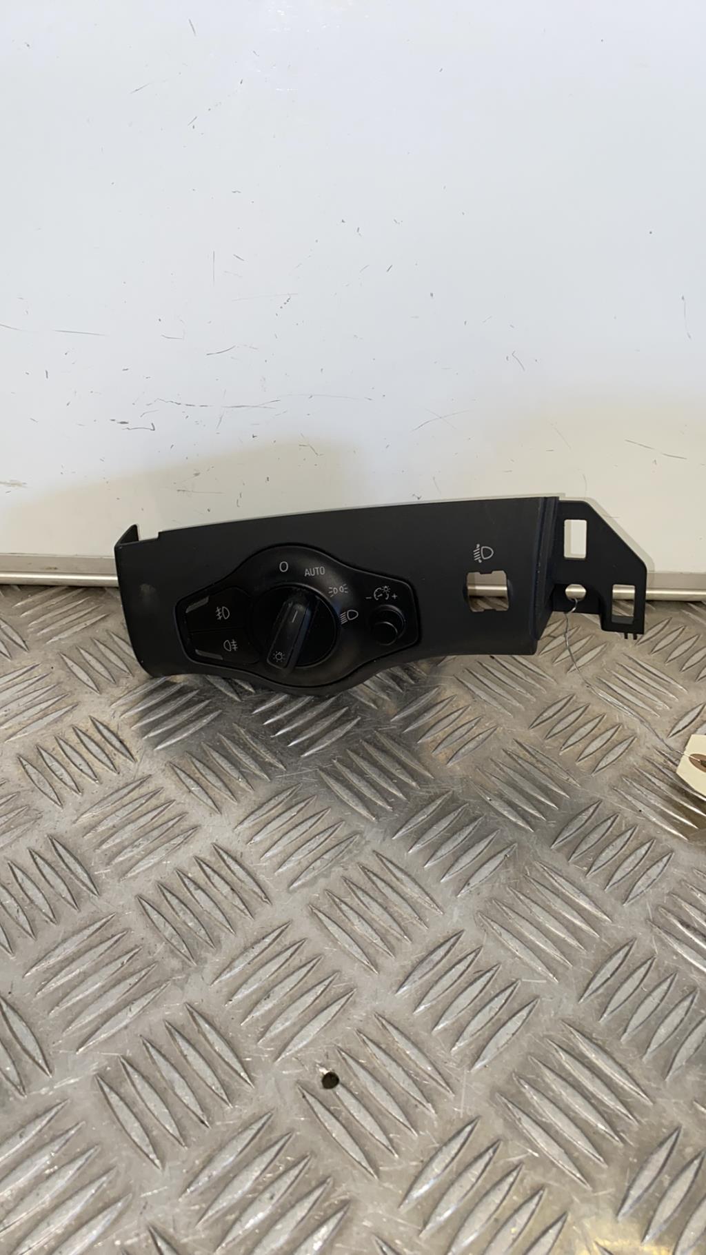 Commande de phare AUDI A4 4 PHASE 1 Diesel - 1