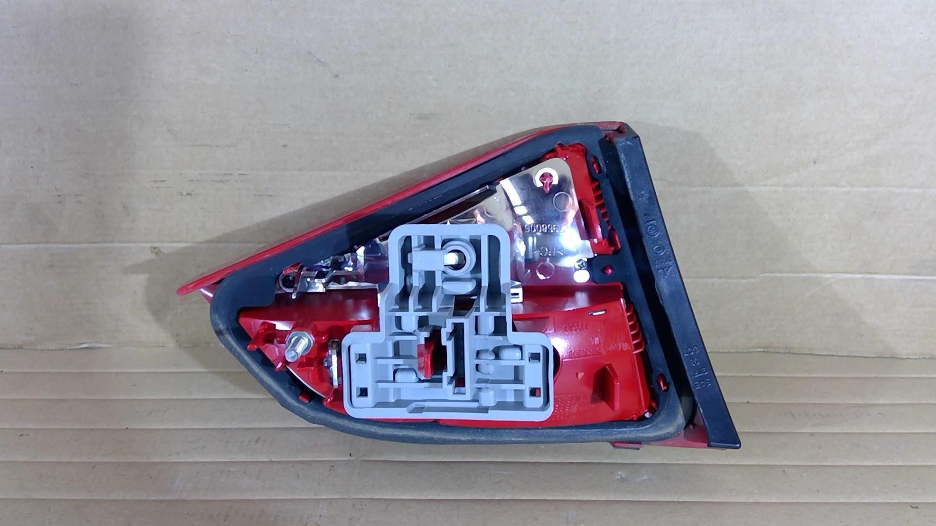 Feu arriere secondaire droit (feux) AUDI A4 3 AVANT PHASE 1 BREAK Diesel - 1