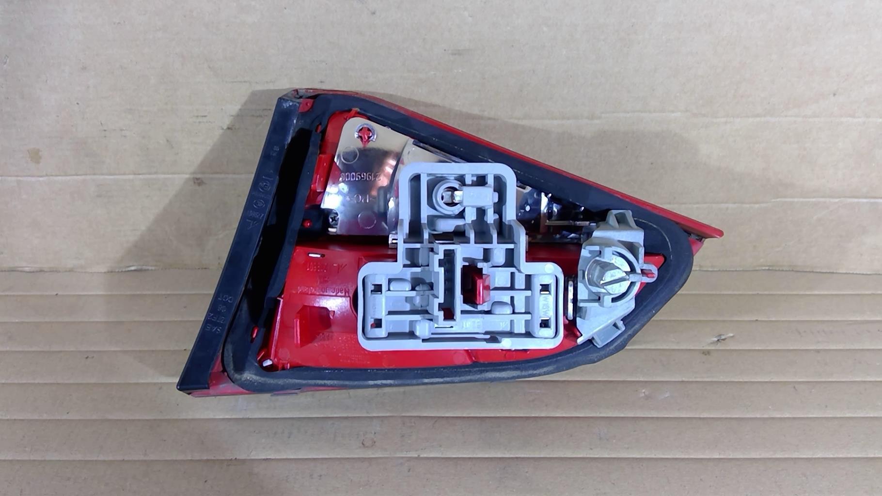 Feu arriere secondaire gauche (feux) AUDI A4 3 AVANT PHASE 1 BREAK Diesel - 1