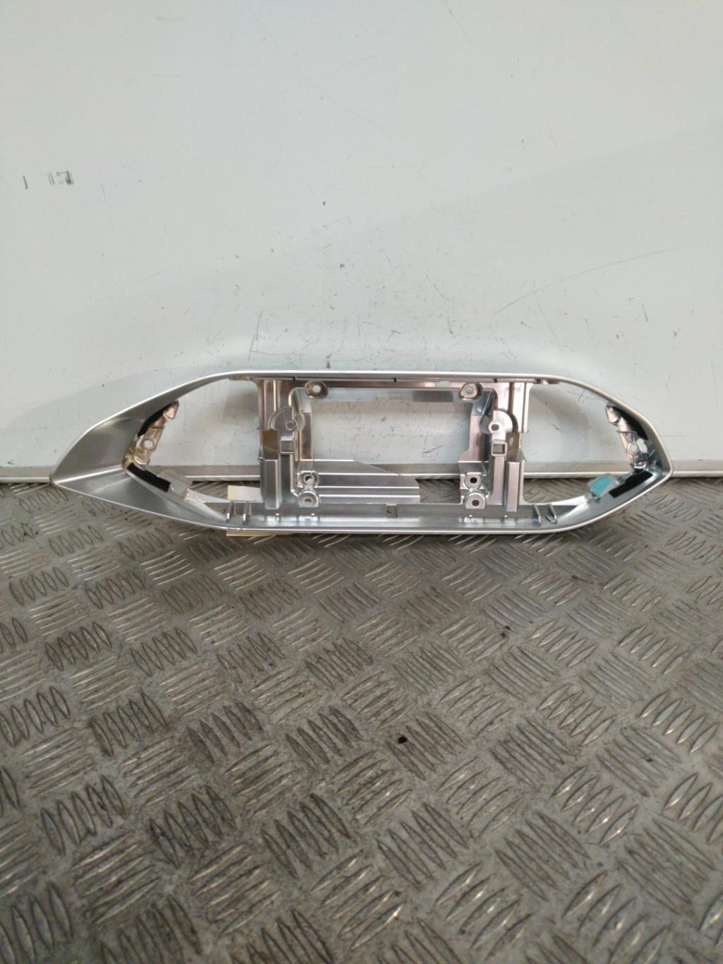 GPS PEUGEOT 308 2 PHASE 1 Diesel - 1