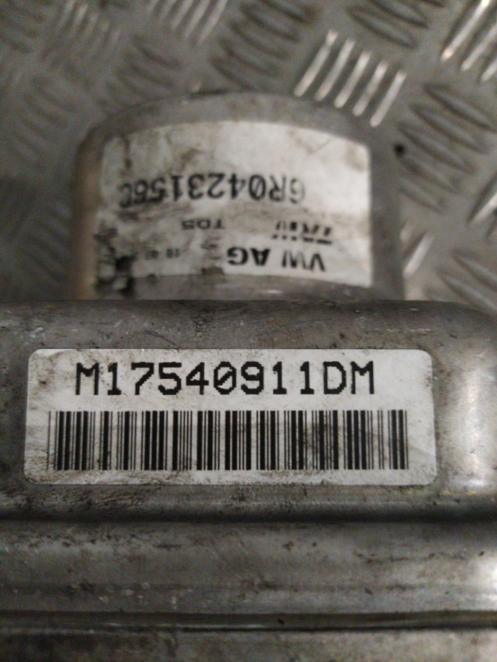 Pompe de direction VOLKSWAGEN POLO 5 Essence - 1