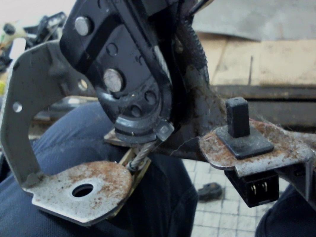 Levier frein à main PEUGEOT 1007 Diesel - 1