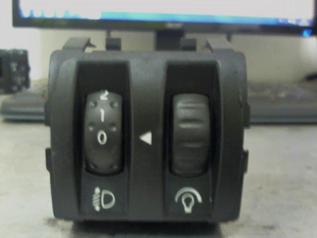 Bouton/Interrupteur RENAULT TWINGO 2 PHASE 1 Diesel - 1