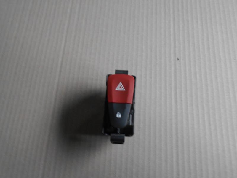 Bouton de warning RENAULT MEGANE 3 PHASE 1 Diesel - 1