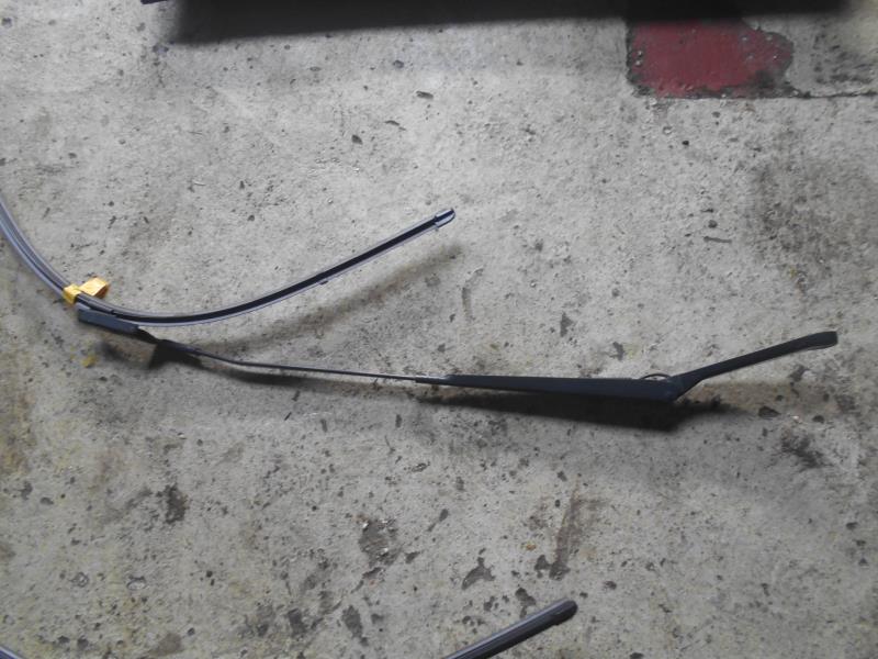 Braccio tergicristallo anteriore sinistro PEUGEOT 308 1 PHASE 2 CABRIOLET Gasolina - 1