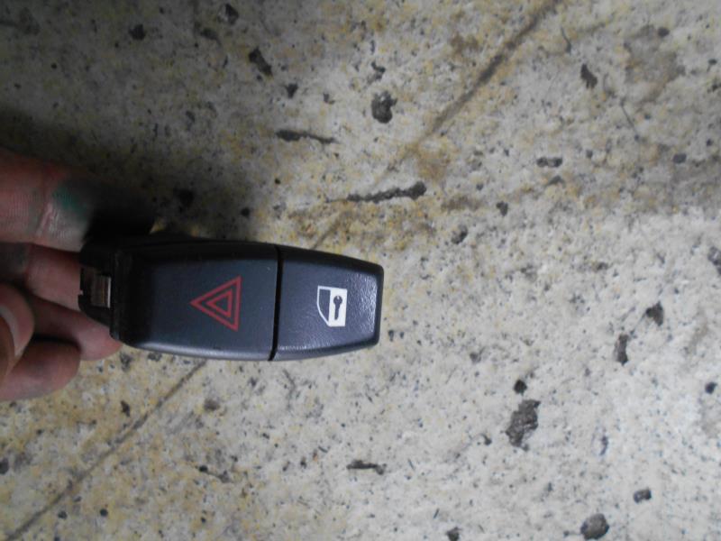 Bouton de warning BMW X3 E83 PHASE 1 Diesel - 1