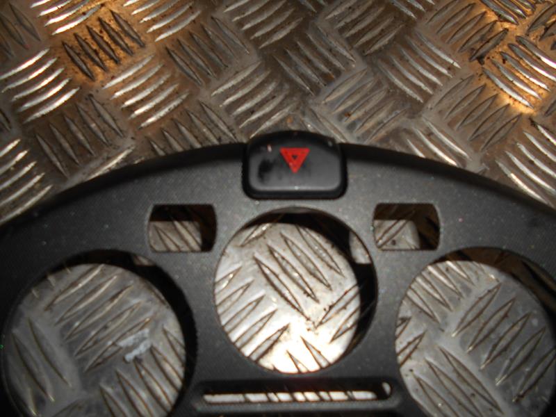 Bouton de warning NISSAN NOTE 1 PHASE 1 Essence - 1