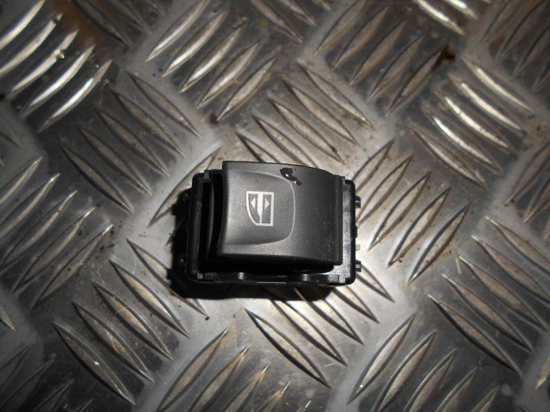 Interruttore lavacristalli posteriore destro RENAULT CLIO 4 PHASE 2 Diésel - 1