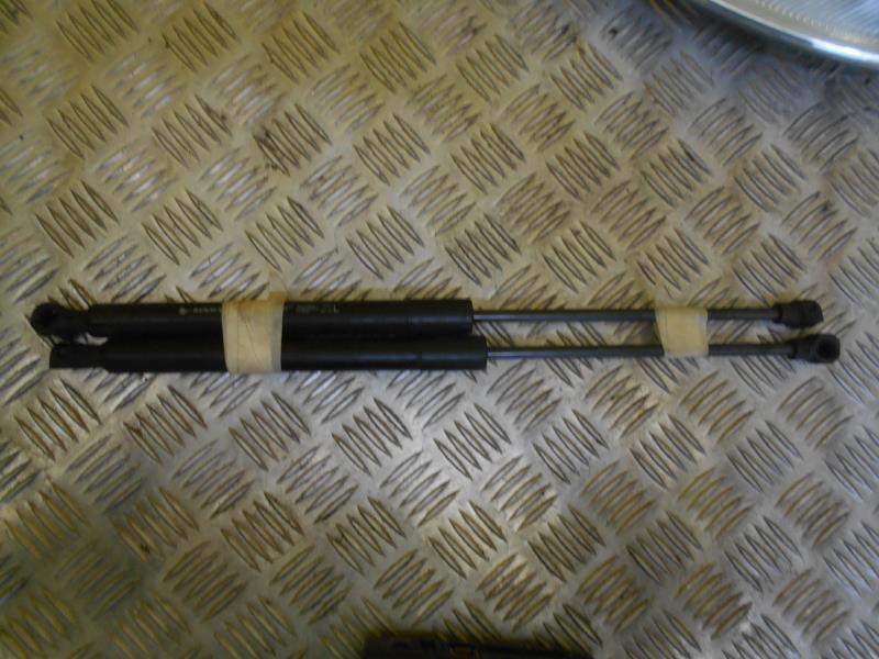 Verin de capot RENAULT MEGANE 4 PHASE 1 Diesel - 1