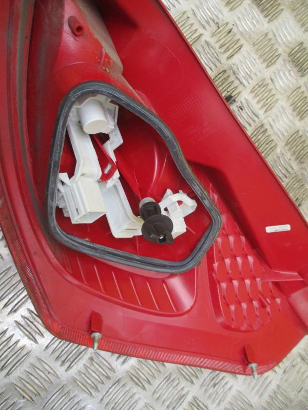 Fanale posteriore principale sinistro (luci) FORD FIESTA 6 PHASE 1 Diésel - 1