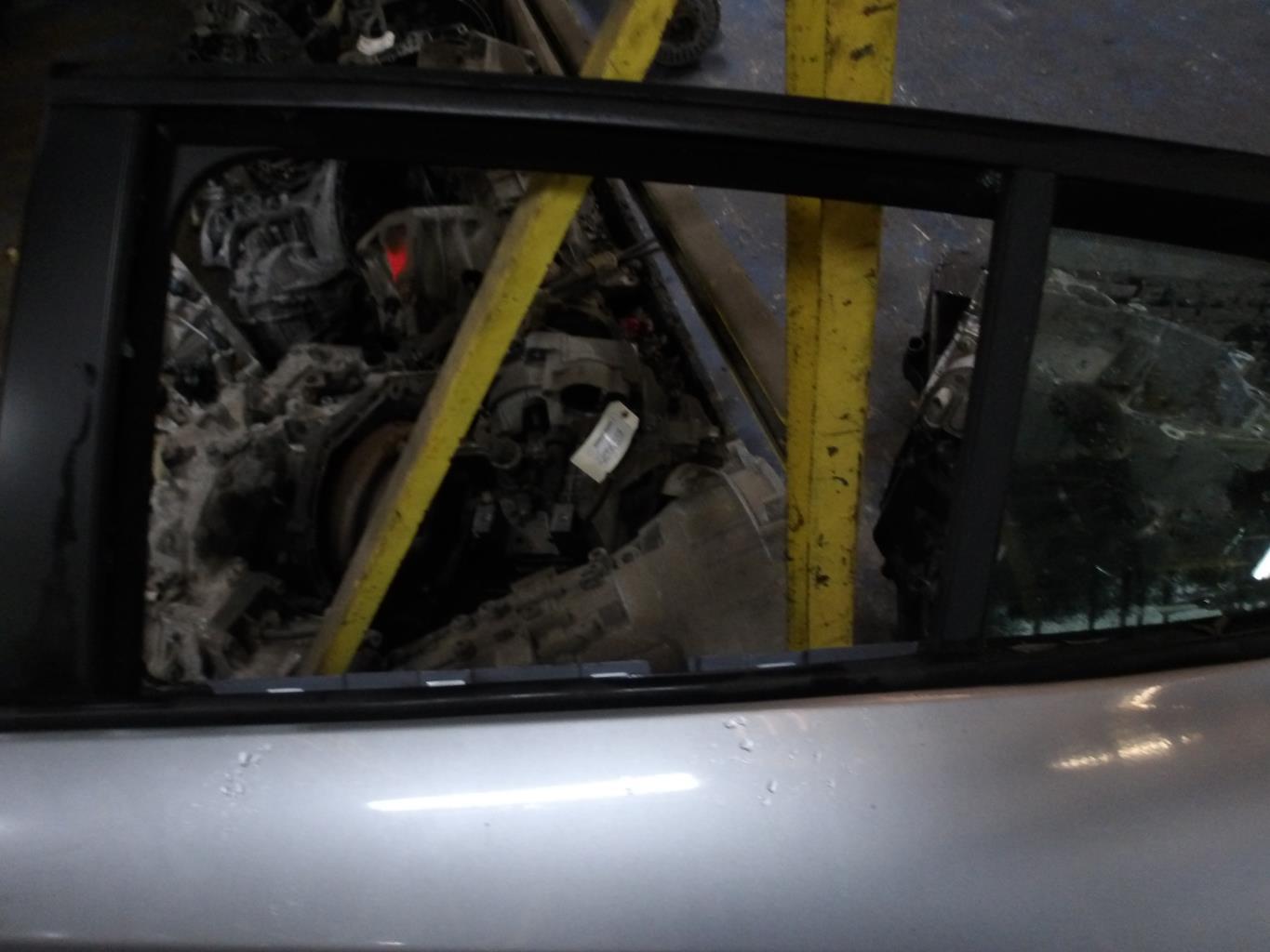 Vetro laterale fisso posteriore sinistro (portiera) RENAULT MEGANE 3 PHASE 1 Diésel - 1