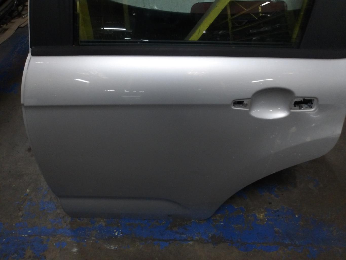 Portiera posteriore sinistra CITROEN C3 2 PHASE 2 Diésel - 1