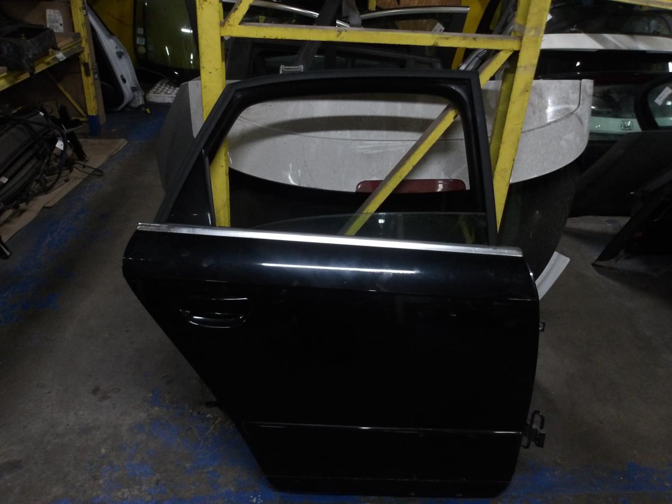Puerta trasera derecha AUDI A4 2 PHASE 2 Diésel - 1