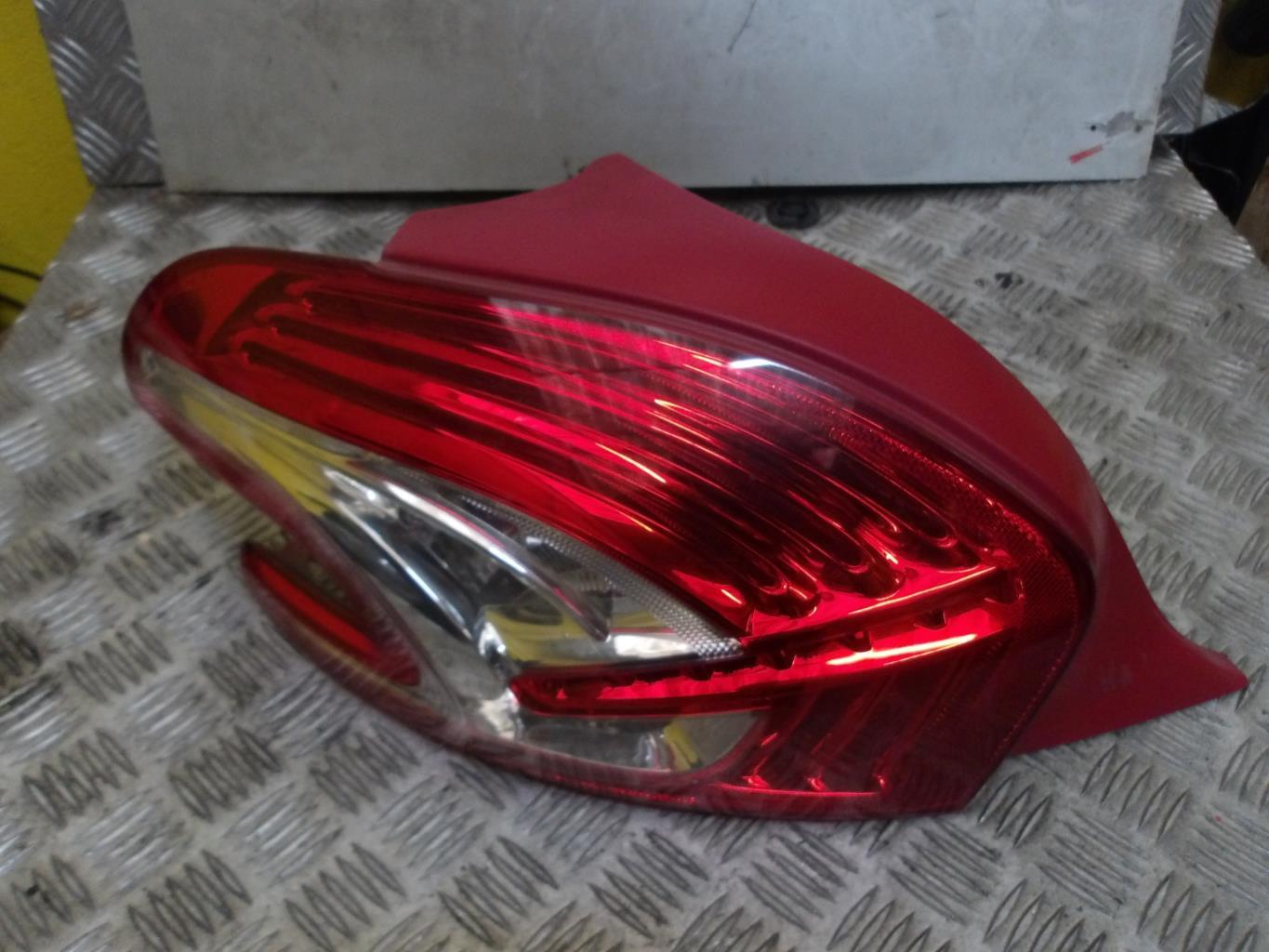 Fanale posteriore principale sinistro (luci) PEUGEOT 208 1 PHASE 1 Diésel - 1