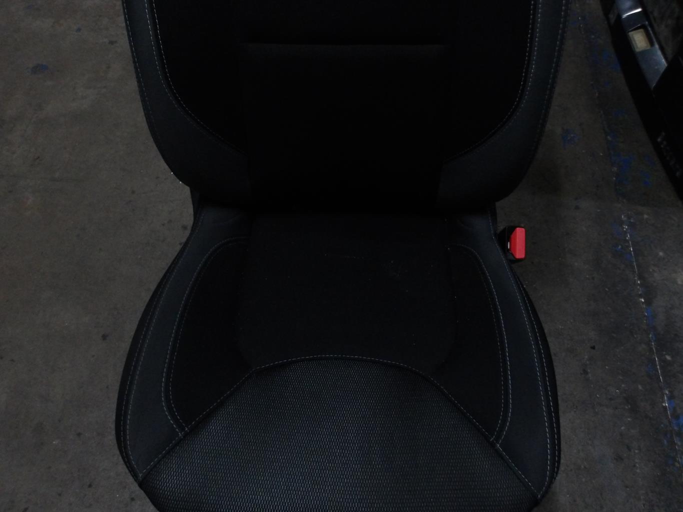Siege avant droit RENAULT CLIO 4 PHASE 2 Diesel - 1
