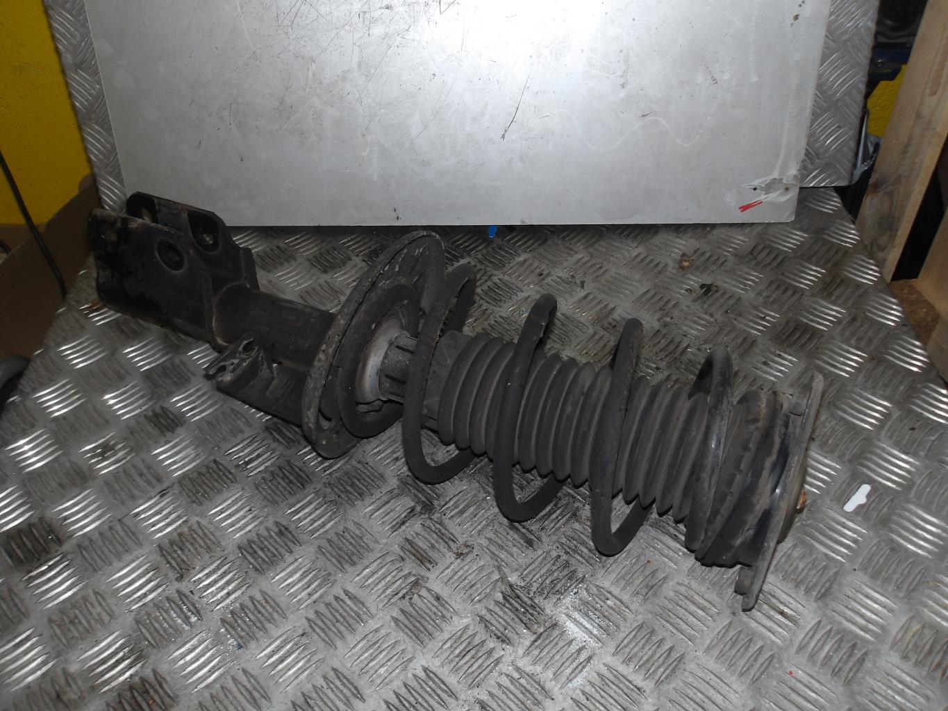 Ammortizzatore anteriore sinistro PEUGEOT 308 2 SW PHASE 1 BREAK Gasolina - 1