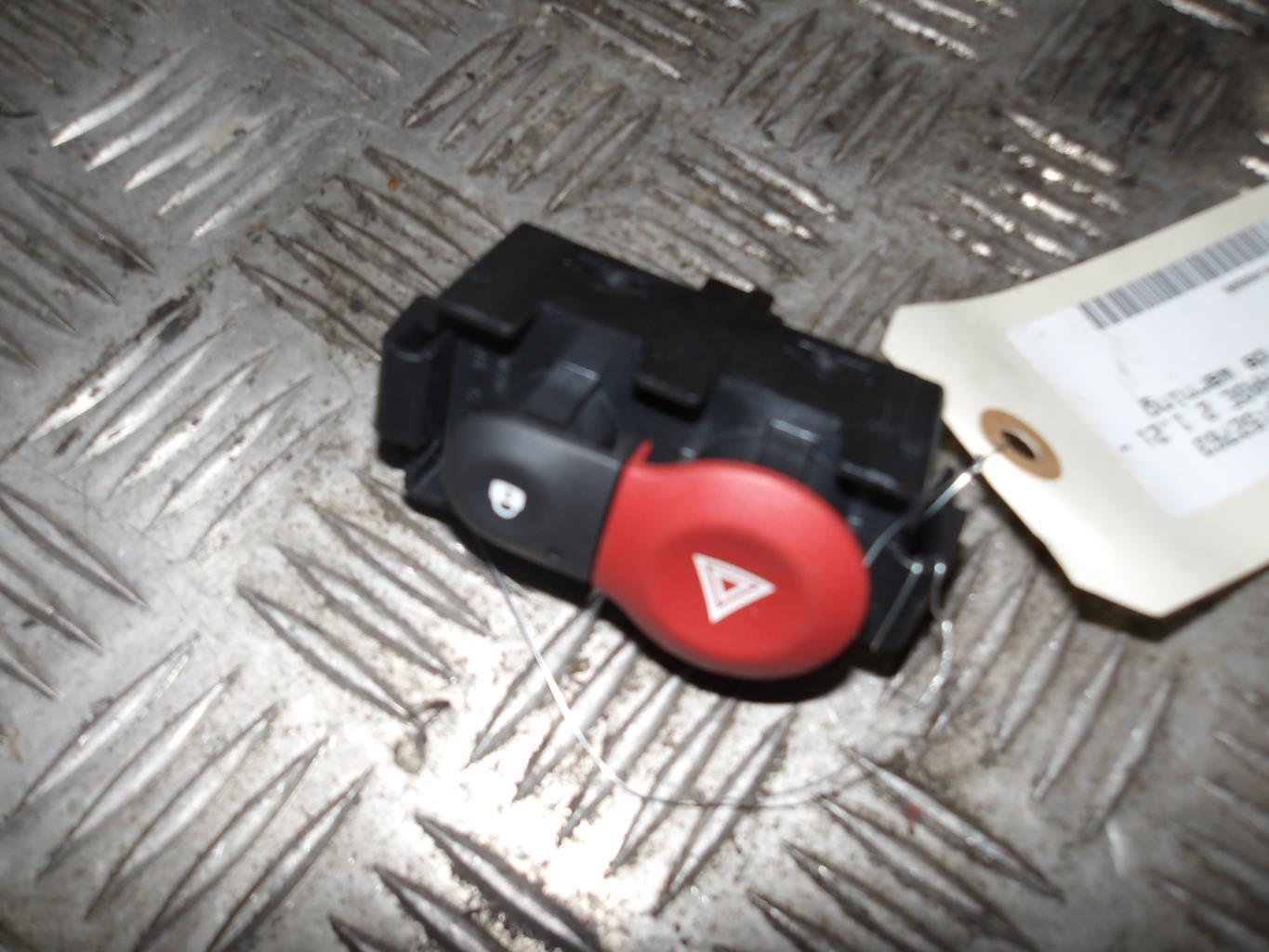 Bouton de warning RENAULT CLIO 3 PHASE 2 Essence - 1