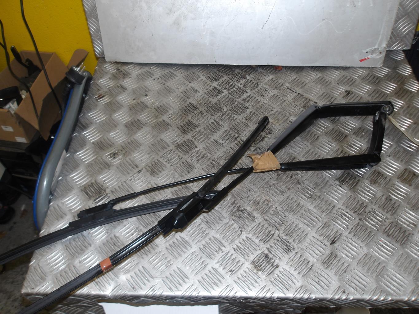 Braccio tergicristallo anteriore VOLKSWAGEN GOLF 6 Diésel - 1