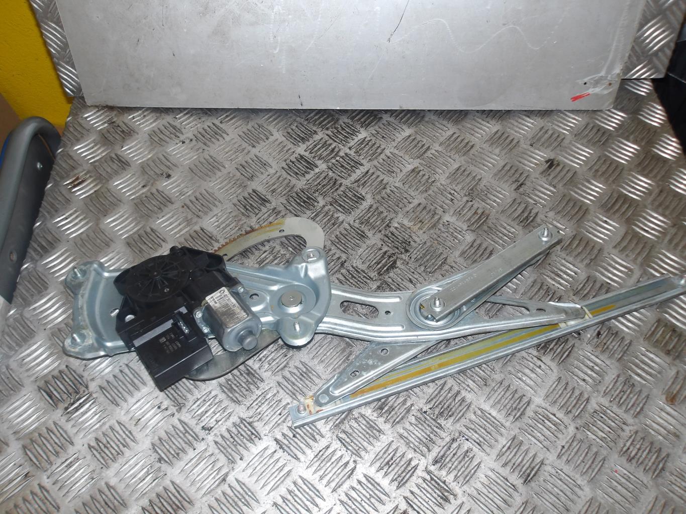 Alzacristalli elettrico posteriore destro RENAULT SCENIC 3 PHASE 1 Diésel - 1