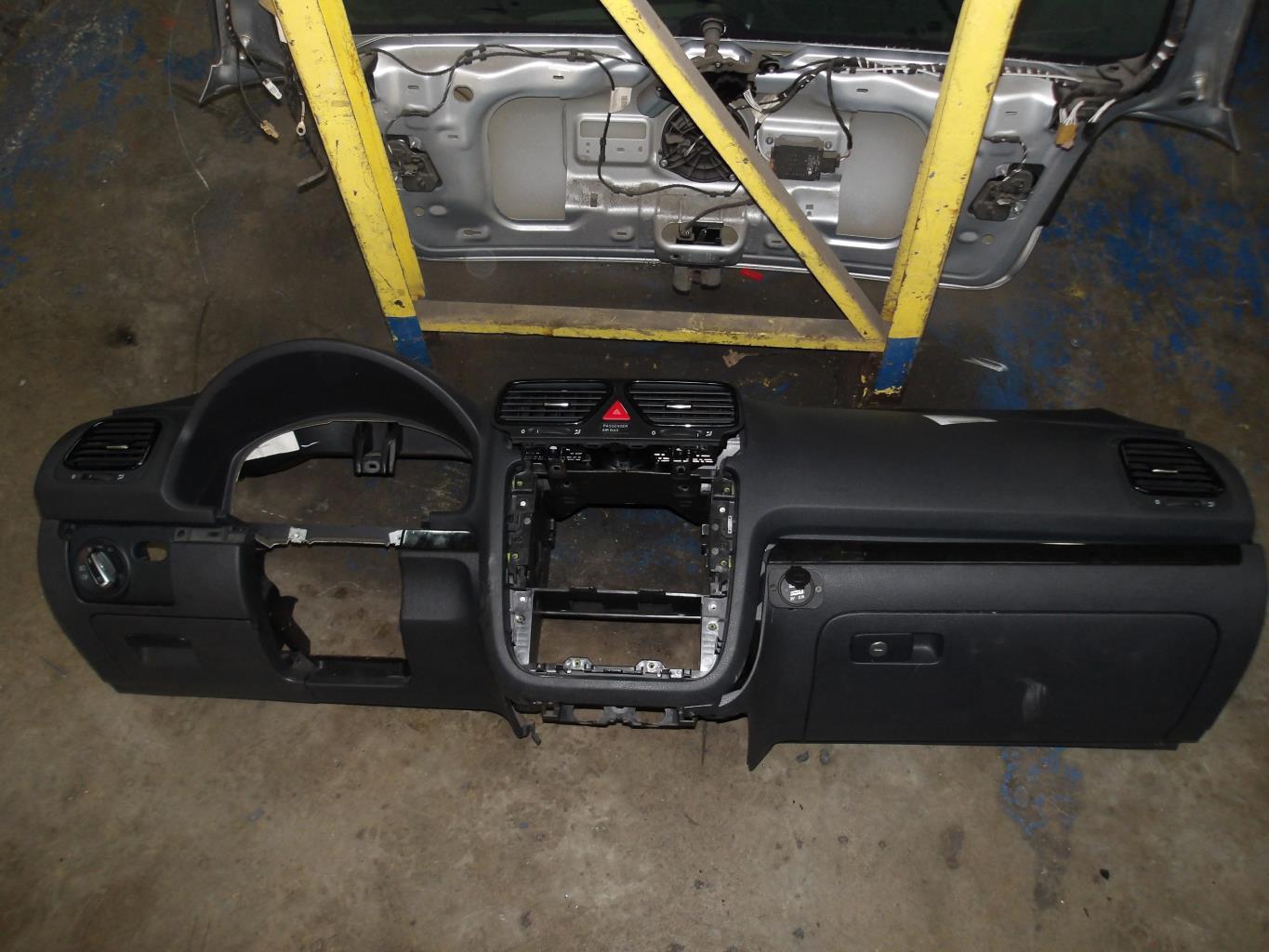 Tableau de bord VOLKSWAGEN SCIROCCO 3 PHASE 1 COUPE Essence - 1