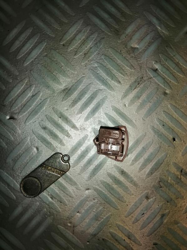 Bouton de warning PEUGEOT 807 Diesel - 1