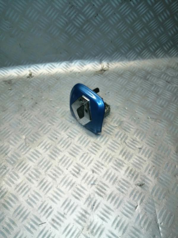 Bouton de coffre RENAULT CLIO 2 PHASE 2 Essence - 1