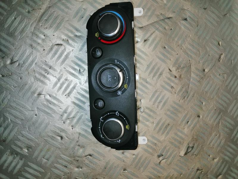 Commande chauffage RENAULT CLIO 4 PHASE 1 Essence - 1
