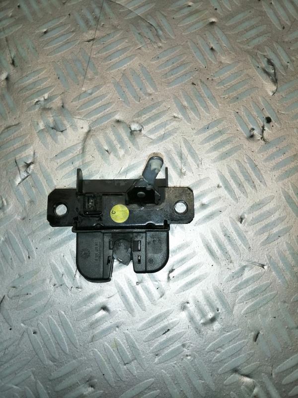 Serrure de coffre VOLKSWAGEN GOLF 4 Diesel - 1