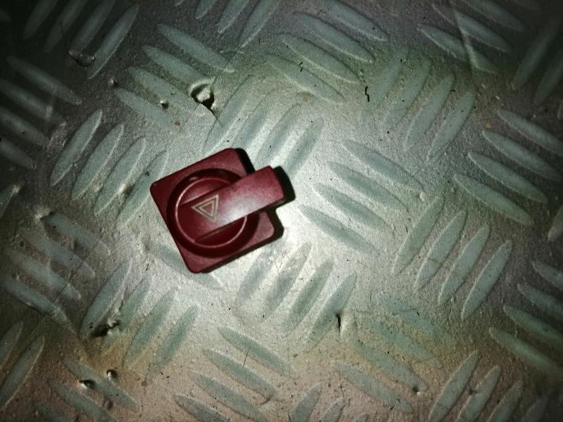 Bouton de warning CITROEN C4 1 PHASE 1 Essence - 1