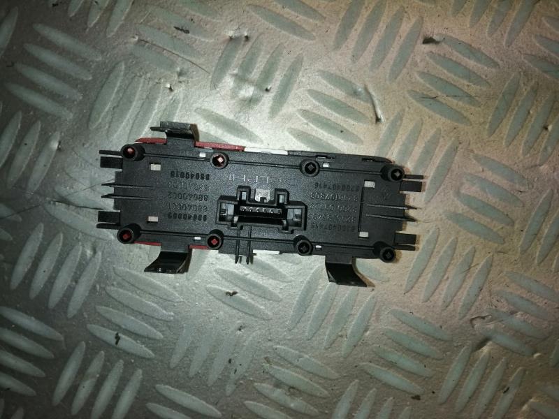 Bouton de warning RENAULT SCENIC 2 PHASE 2 Diesel - 1