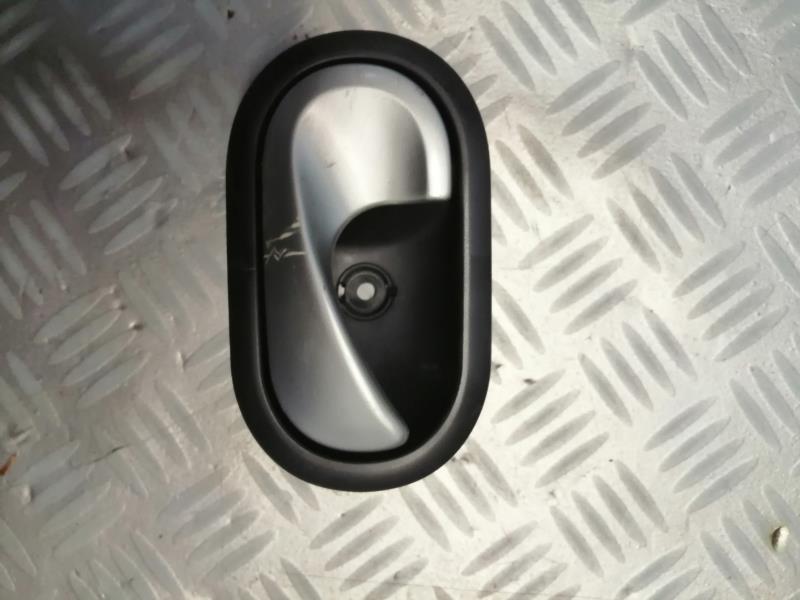 Poignee interieur avant gauche RENAULT CLIO 3 PHASE 1 Diesel - 1