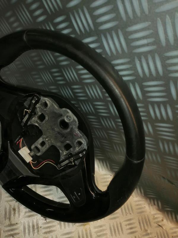 Volant RENAULT CLIO 4 PHASE 1 Essence - 1