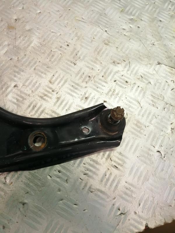 Triangolo anteriore destro PEUGEOT 108 Gasolina - 1