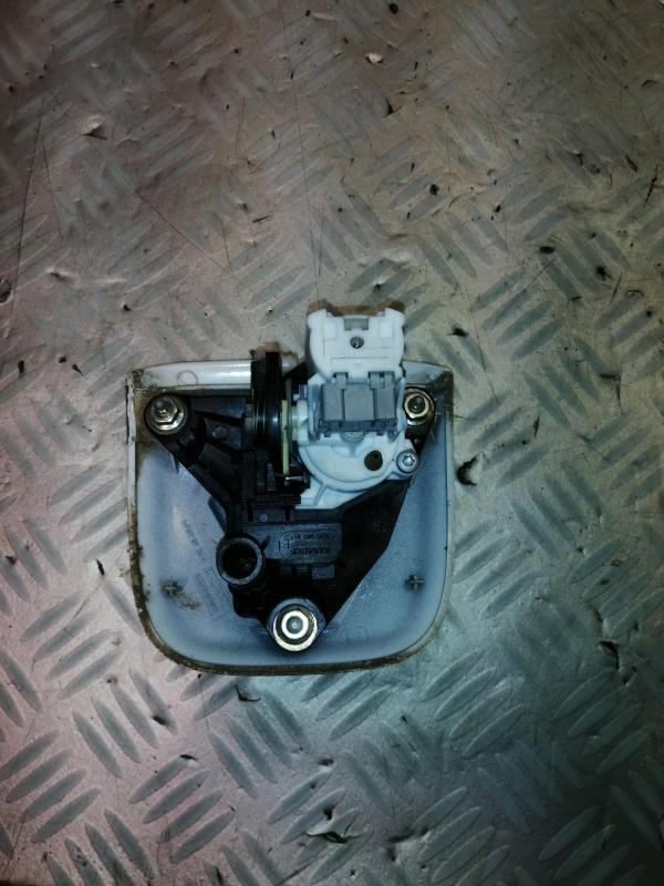 Bouton de coffre RENAULT CLIO 2 PHASE 2 Essence - 1