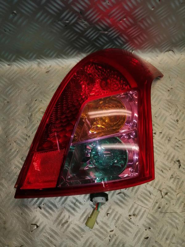 Fanale posteriore principale destro (luci) SUZUKI SWIFT 3 Gasolina - 1