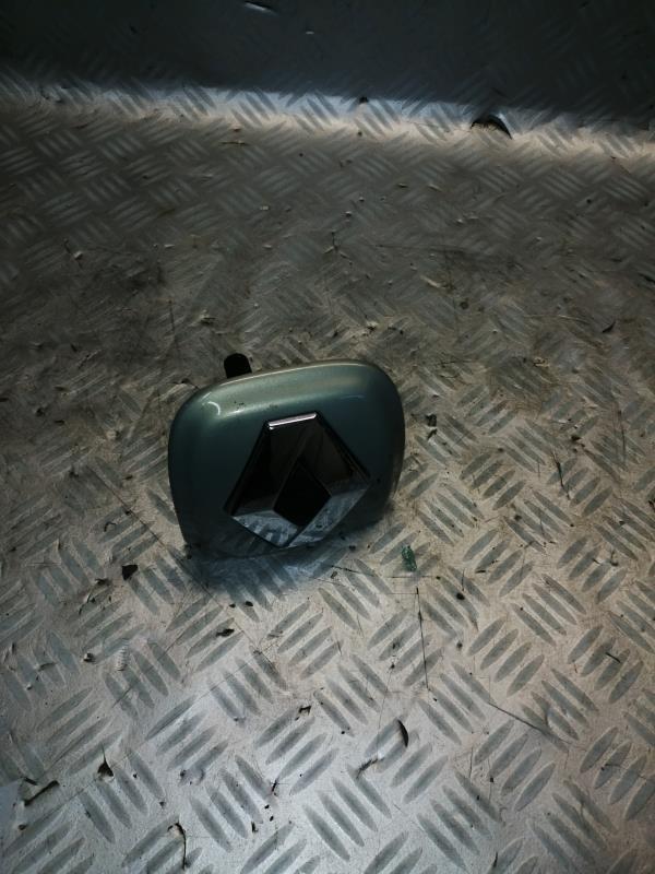 Bouton de coffre RENAULT CLIO 2 PHASE 2 Diesel - 1