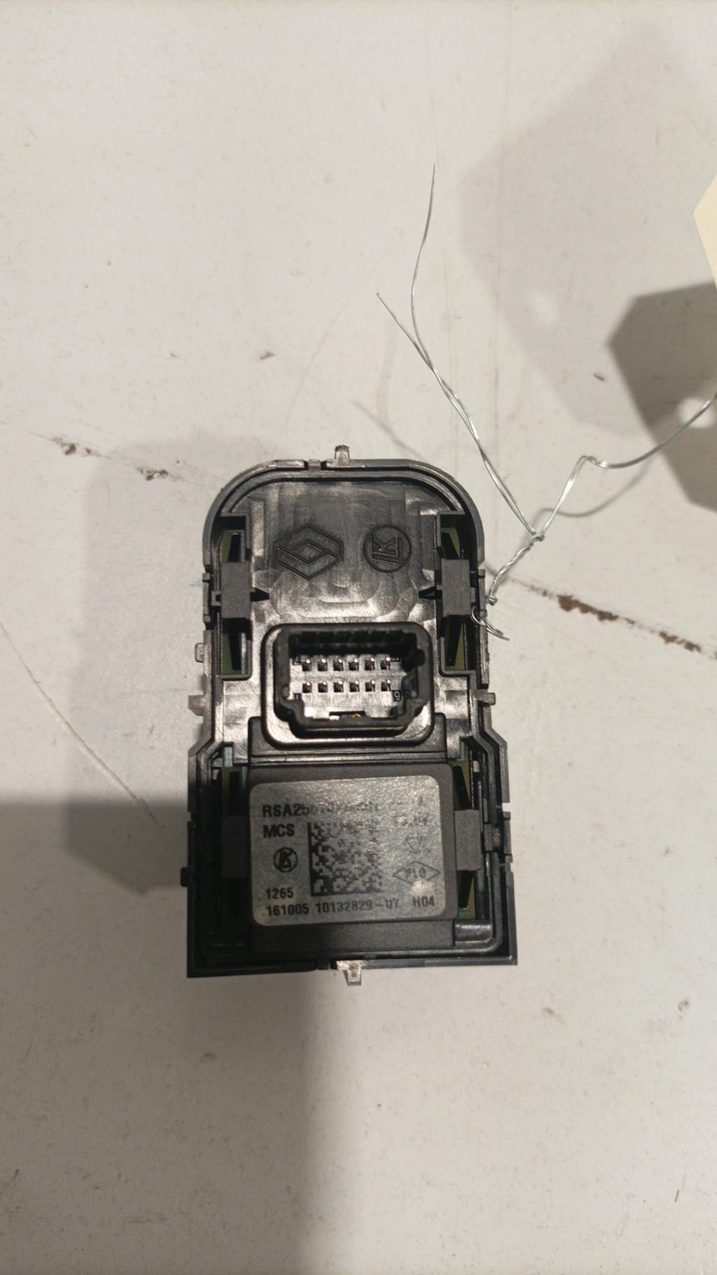 Bouton/Interrupteur RENAULT CLIO 4 PHASE 2 Diesel - 1