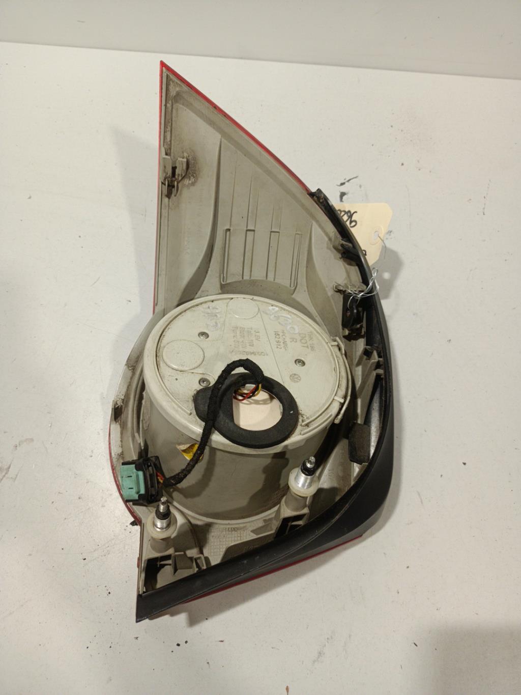Feu arriere principal droit (feux) VOLKSWAGEN EOS CABRIO PHASE 1 Diesel - 1