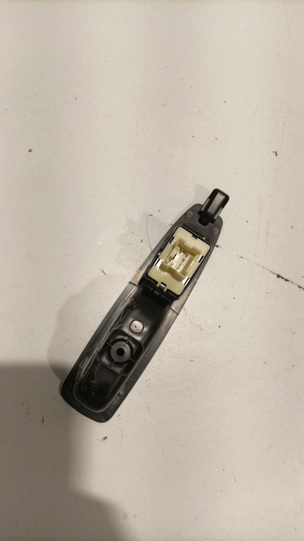 Interruttore lavacristalli posteriore sinistro RENAULT CLIO 4 PHASE 2 Diésel - 1