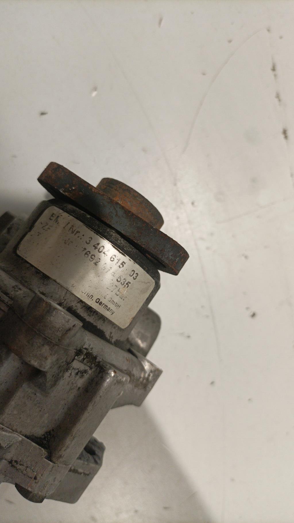 Pompe de direction BMW X3 E83 Essence - 1