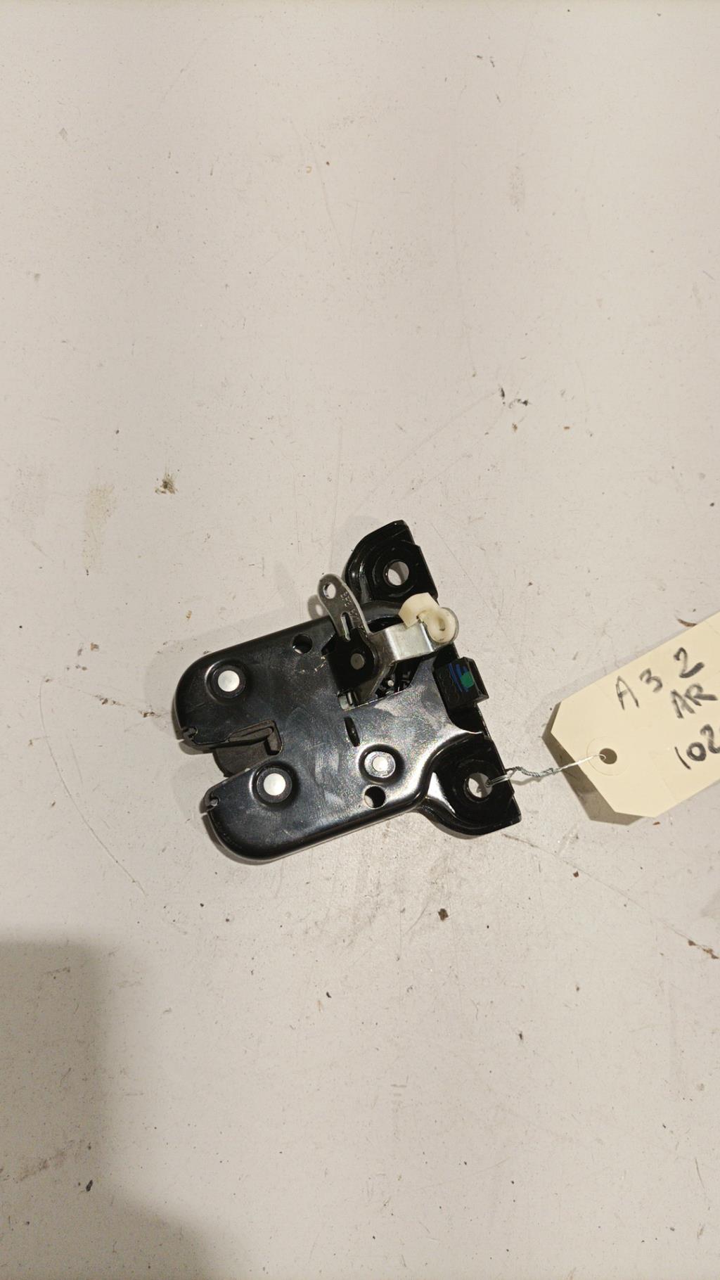 Serrure de hayon AUDI A3 2 PHASE 2 Diesel - 1